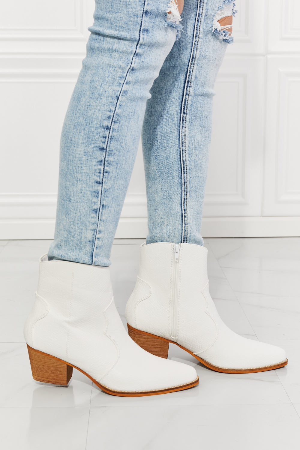 MMShoes Watertower Town Faux Leather Western Ankle Boots in White2