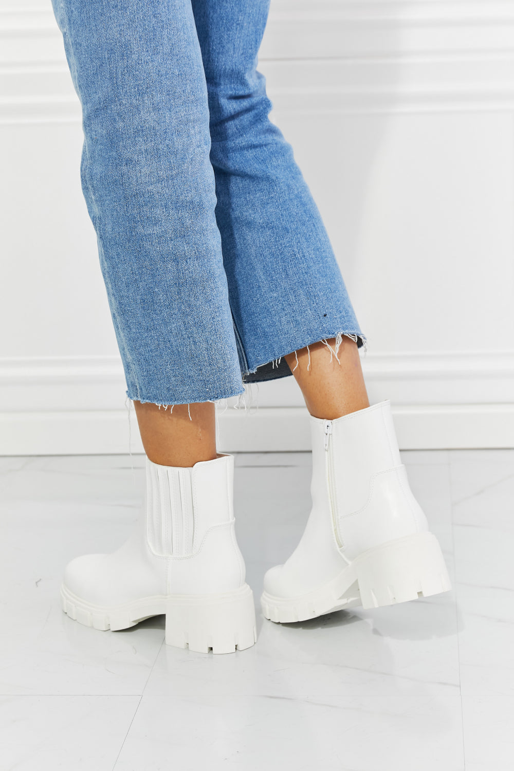 MMShoes What It Takes Lug Sole Chelsea Boots in White3