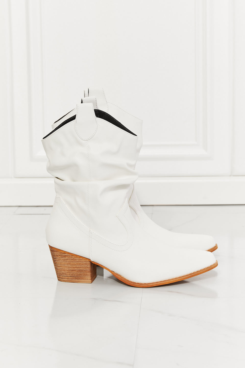 MMShoes Better in Texas Scrunch Cowboy Boots in White  Western Boots