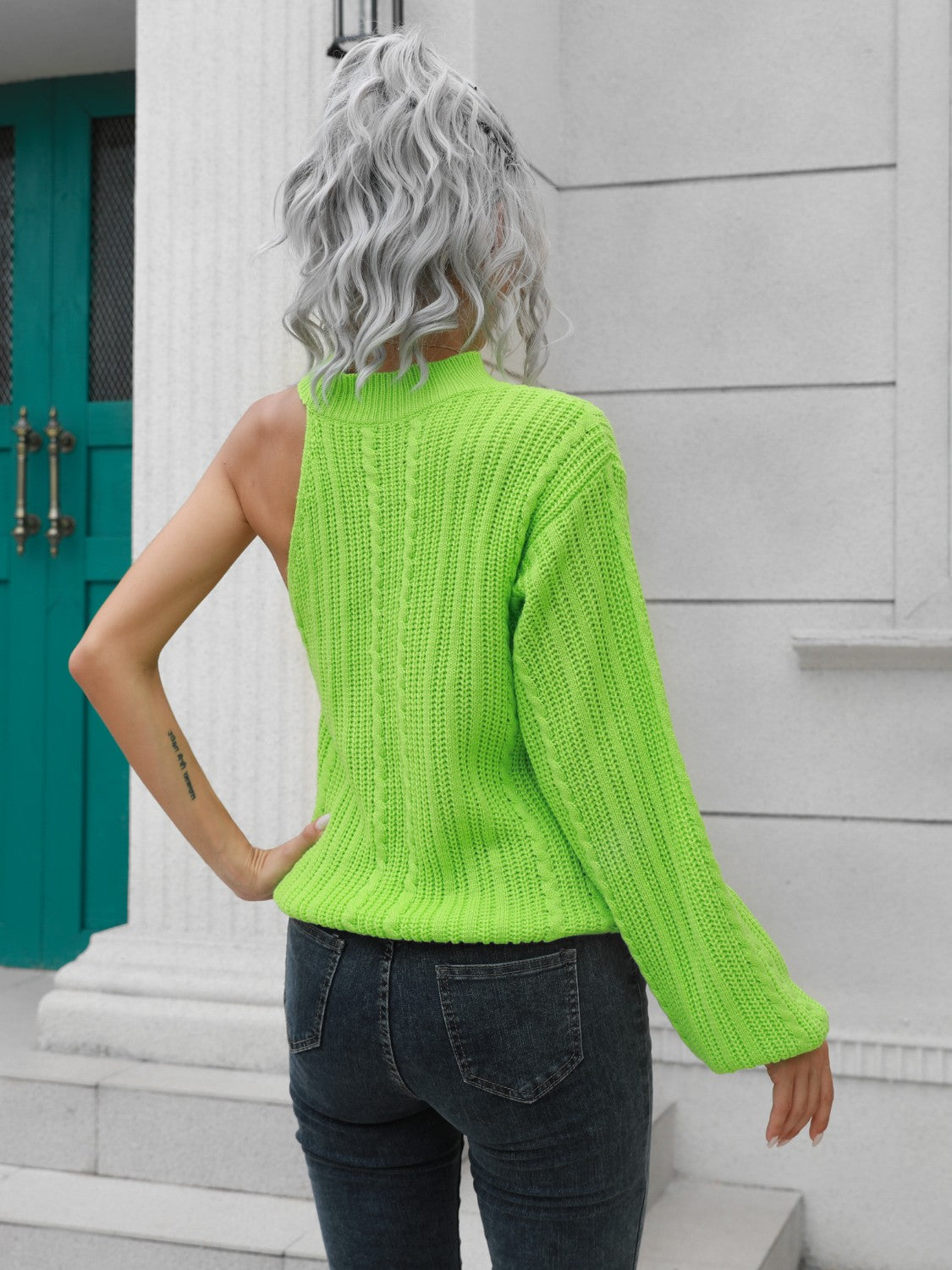 Women Cable-Knit Round Neck Asymmetrical Sweater