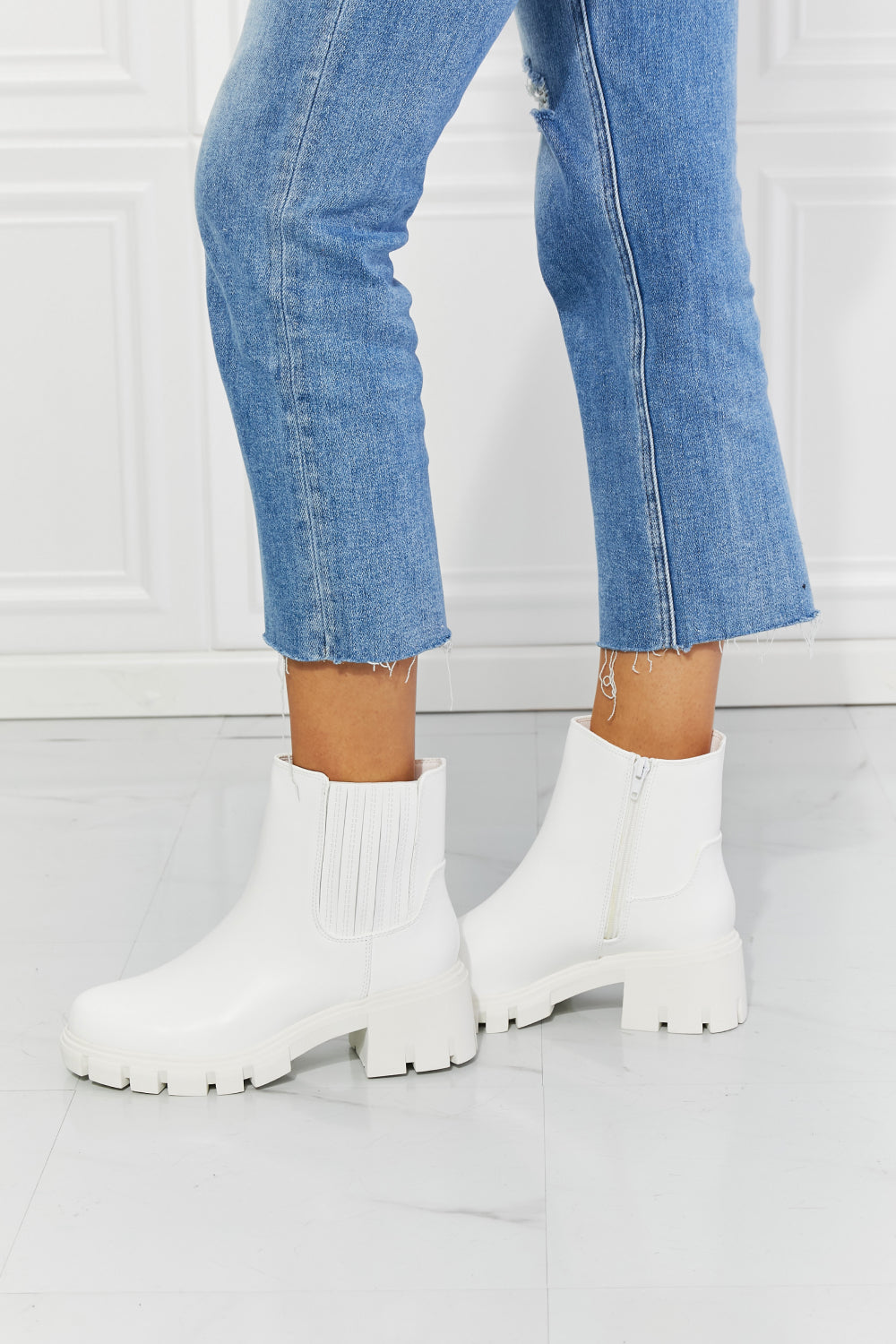 MMShoes What It Takes Lug Sole Chelsea Boots in White2