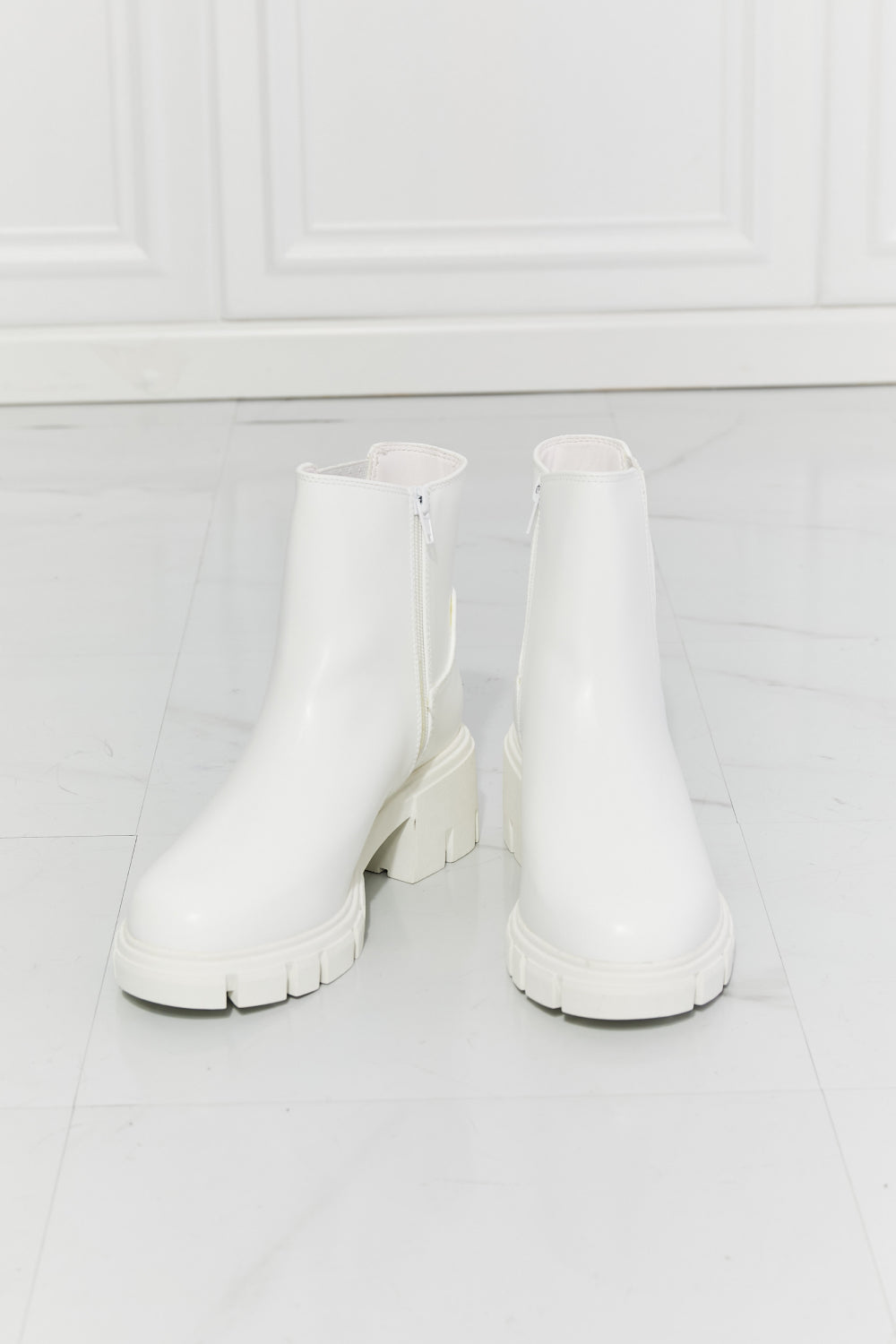 MMShoes What It Takes Lug Sole Chelsea Boots in White4