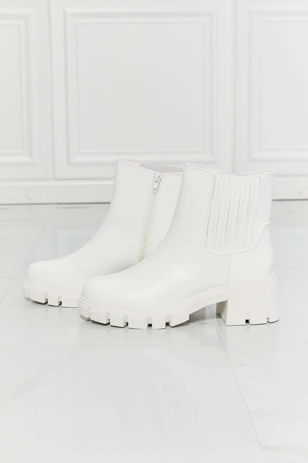 MMShoes What It Takes Lug Sole Chelsea Boots in White5