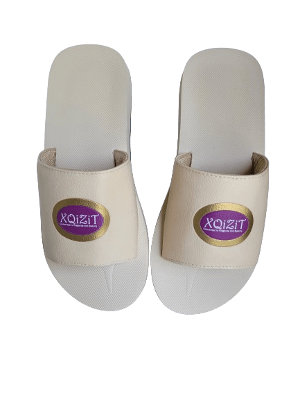 XQiZiT Slide Slippers for Women and Men, Slide Slipper with Soft Cushion Upper Strap, Non-Slip Durable Sole, New Design Beige